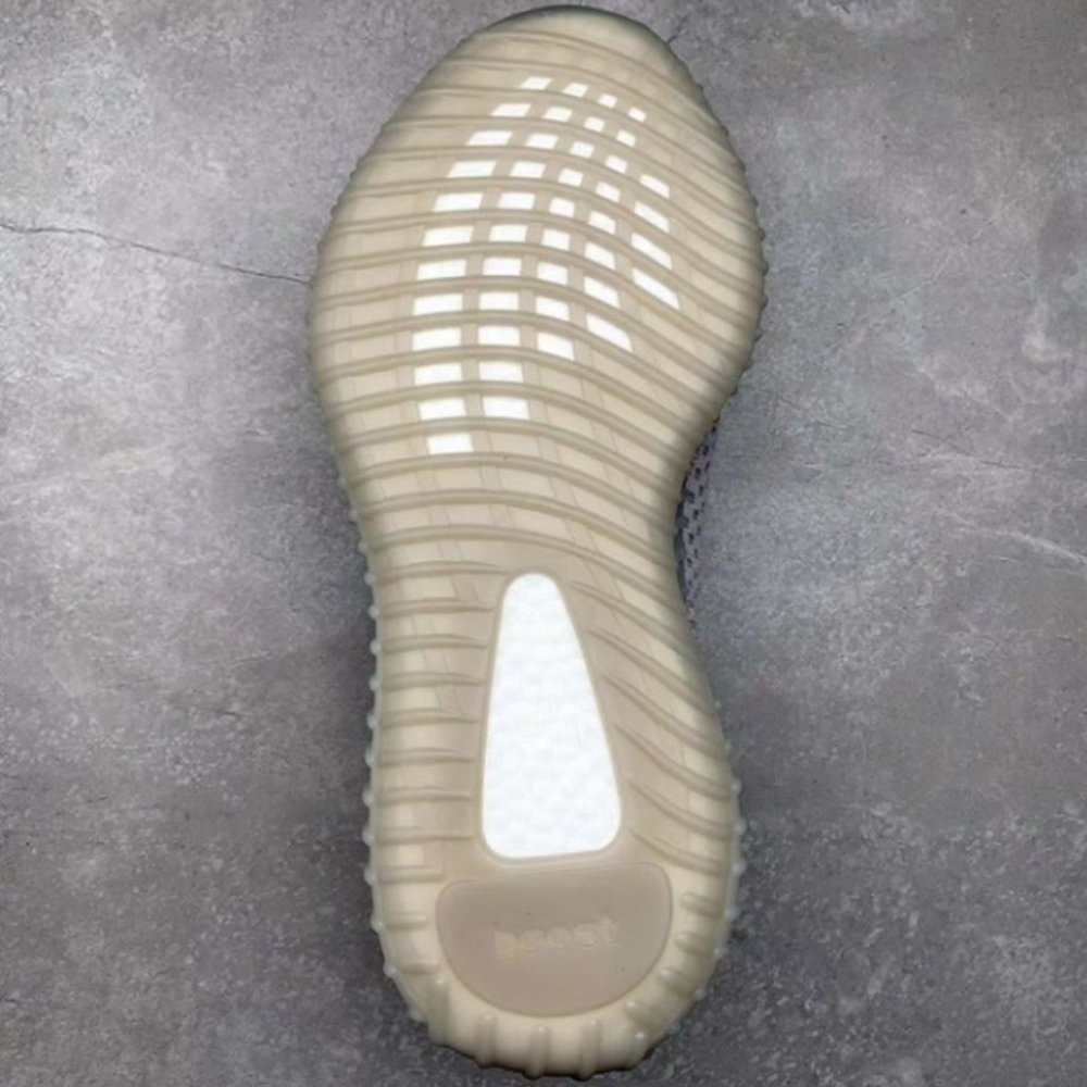 Adidas BOOST yeezy Sports men's shoes - Picture 3 of 4